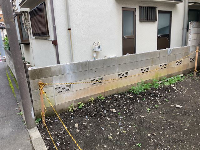 東京都品川区荏原のブロック撤去・新設工事前の様子です。